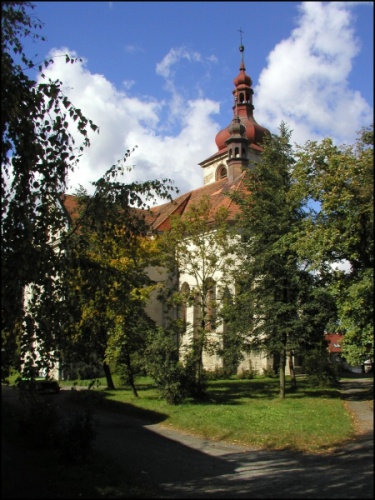 Farní kostel sv. Petra a Pavla